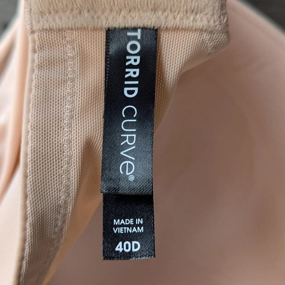NWT Torrid Curve Everyday Wirefree Lightly Lined Bra Smooth Rose Dust Size 40D
